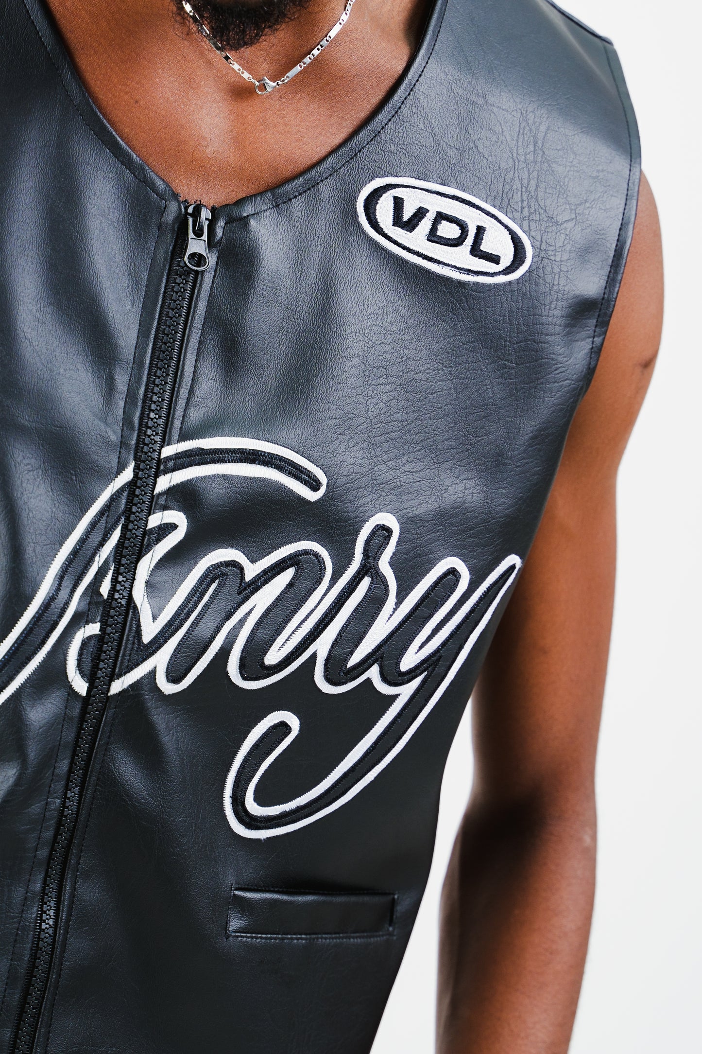 LEER VEST